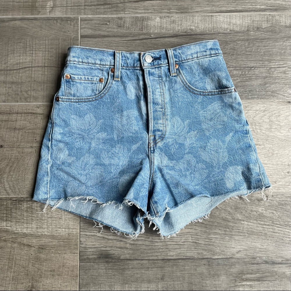 Levi’s ribcage printed denim shorts